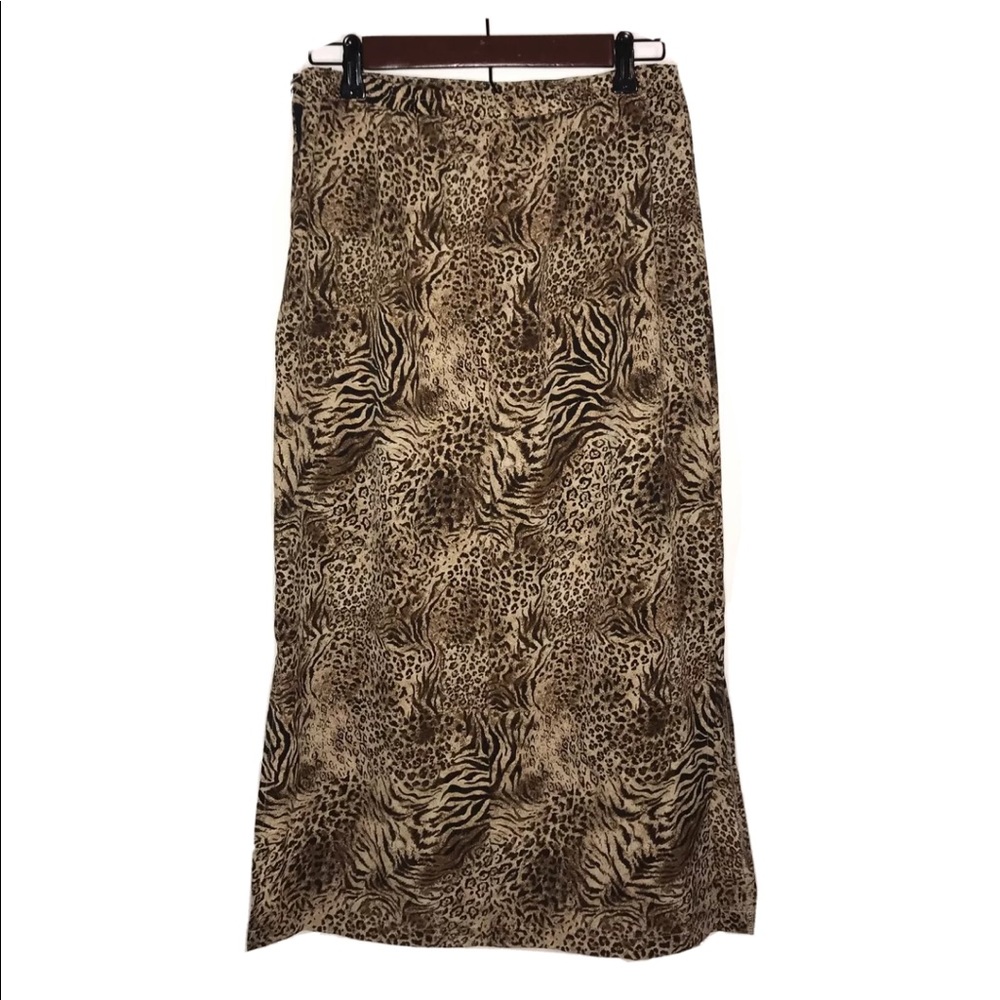 Animal print side slits midi skirt.